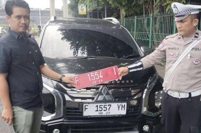 Mitsubishi Xpander Cross dinas ditilang polisi karena ganti pelat nomor tak sesuai peruntukan