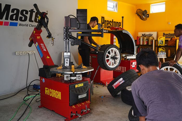PT Autochem Industry (AI) melalui produk brake fluid Prestone dan radiator coolant Master, mendukung kegiatan motorsport Mandalika Festival of Speed (MFoS) 