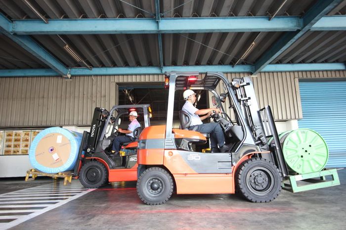 Pabrik Bridgestone Karawang ganti forklift diesel jadi listrik