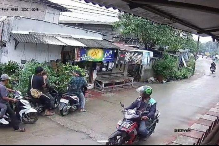 Viral aksi debt collector coba tarik paksa Honda BeAT korbannya di jalan raya. Begini nasib para pelaku