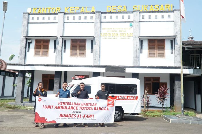 PT Daya Adicipta Motora (DAM) serahkan ambulance untuk  BUMDes Al Kahfi yang berlokasi di Desa Sukasari, Kecamatan Dawuan, Kabupaten Subang.