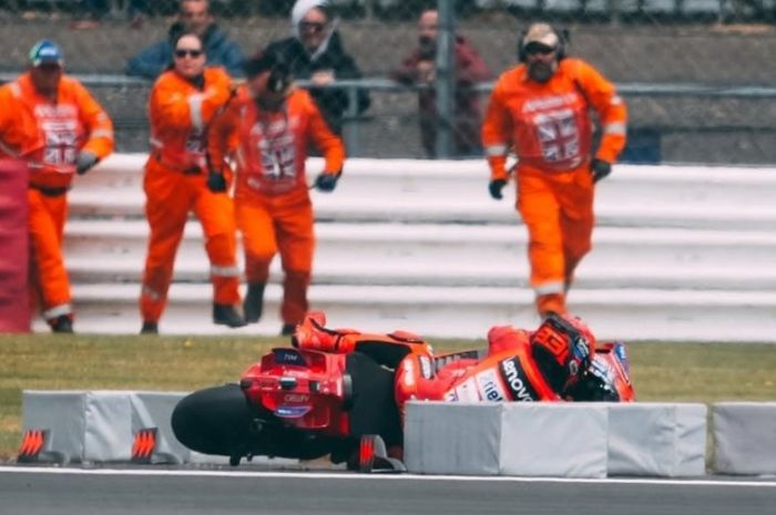 Red flag MotoGP Inggris 2025 menjadi kontroversi