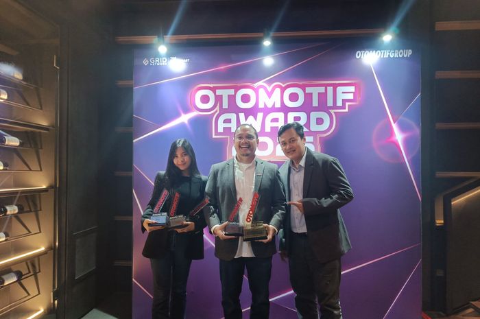 Luther Pandjaitan-Head of PR BYD menangkan katagori Car Of The Year OTOMOTIF Awards 2025