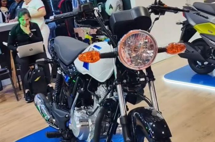 penampakan motor baru Suzuki AX4 model 2025 yang tampilannya mirip motor tahun 1990-an