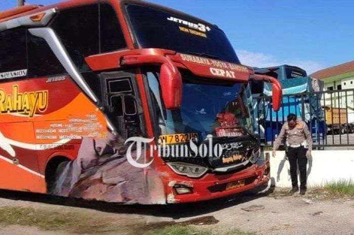 Fortuner ditumpangi Wakil bupati Klaten ditabrak Bus Sugeng Rahayu. begini kronologinya