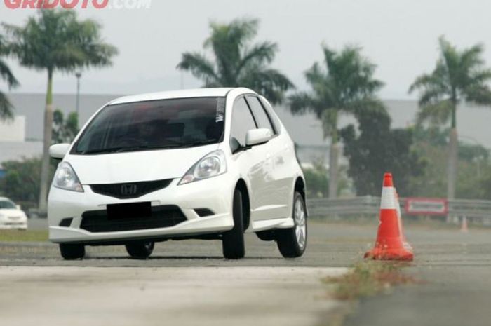 harga mobil bekas Honda Jazz GE8