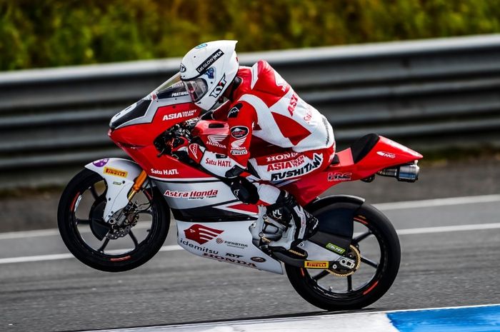 Veda Ega Pratama wheelie dengan Honda NSF250RW