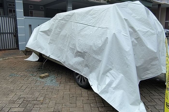 Seorang lansia yang juga pensiunan TNI tewas di kabin Toyota Avanza yang terbakar