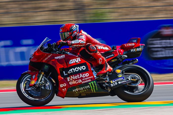 Marc Marquez memimpin practice MotoGP Inggris 2025