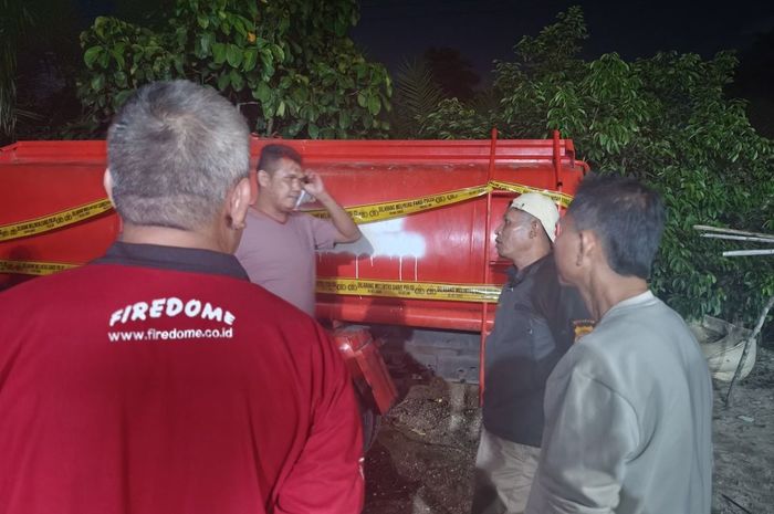 Truk tangki air milik pos Damkar desa Simpang Beliti, Binduriang, Rejang Lebong, Bengkulu yang hilang dicuri ditemukan di kawasan kecamatan Rupit, kabupaten Musi Rawas Utara, Sumatera Selatan