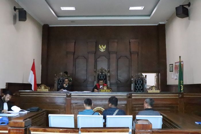Sidang Tindak Pidang Ringan (Tipiring) di Pengadilan Negeri Jakarta Utara dalam kasus tilang uji emisi, satu orang dijatuhi denda tilang Rp 15 juta