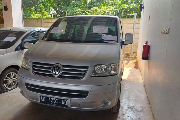 VW Caravelle milik mantan pejabat Ditjen Pajak, Rafael Alun Trisambodo yang laku dilelang KPK Rp 123 juta