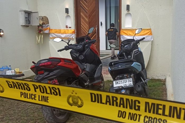 Yamaha XMAX 250 dan NMAX 155 yang terparkir di Villa desa Munggu, Mengwi, kabupaten Badung, Bali yang menjadi TKP penembakan dua WNA Australia