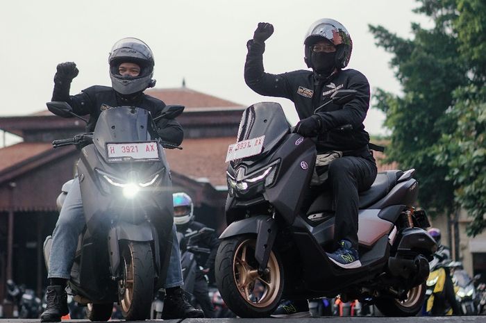 Peserta touring berfoto di venue MAXi Yamaha Day 2025