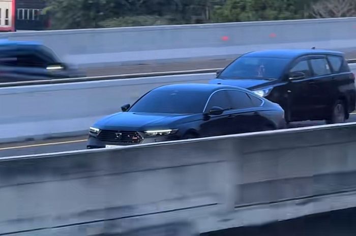 Viral di sosial media Honda Accord RS e:HEV (Accord Hybrid) yang melaju cepat di ruas Tol Layang MBZ.