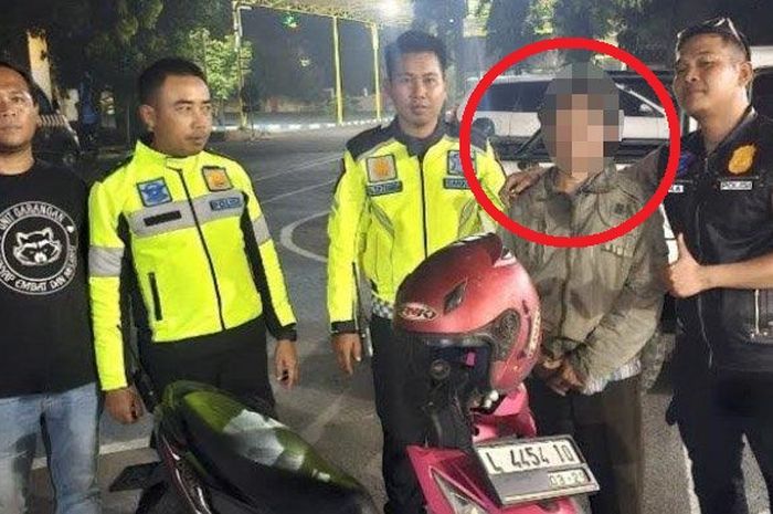 Anggota Satlantas Polres Bangkalan serahkan pelaku pencurian motor ke Satreskrim Polres Bangkalan, bersama barang bukti Honda BeAT malingan