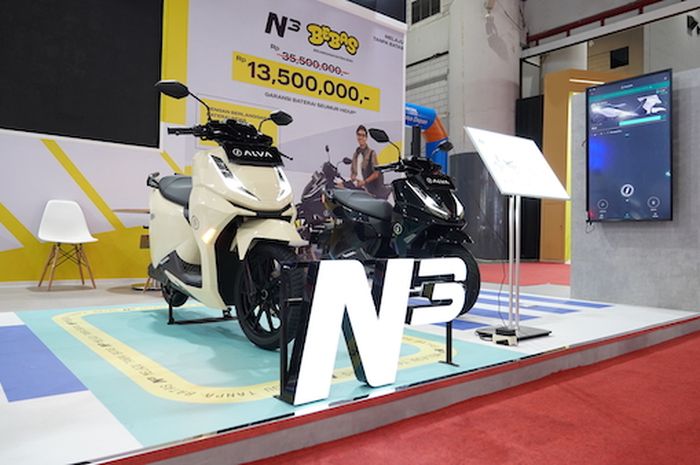 Motor Listrik ALVA N3 di Booth Alva selama gelaran Pekan Raya Jakarta atau Jakarta Fair Kemayoran 2025