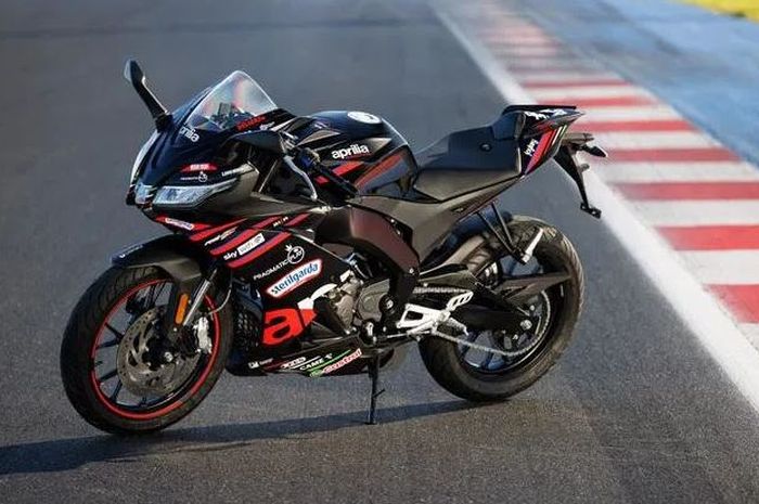 penampakan Aprilia RS 125 GP Replica, motor sport 125 cc yang punya tenaga lebih besar dari Honda CB150 Verza