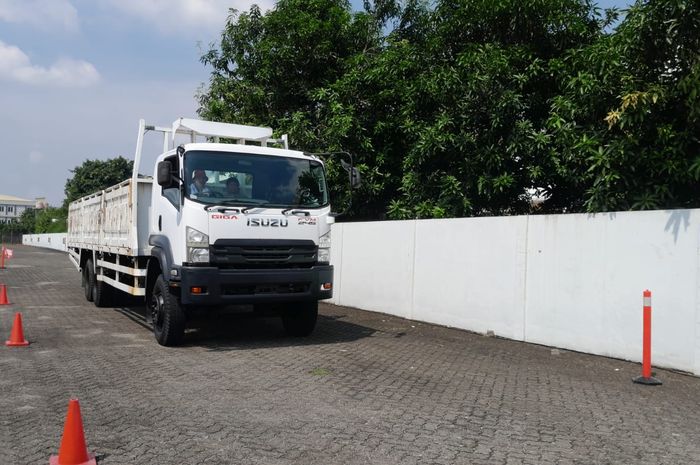 Test drive yang digunakan kali ini adalah Isuzu FVM GIGA 245 dan Isuzu GVR.