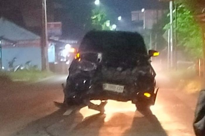 Kondisi Toyota Fortuner usai bertabrakan dengan Honda Mobilio di perempatan Munggi Pasar, Semanu, Gunungkidul, Yogyakarta