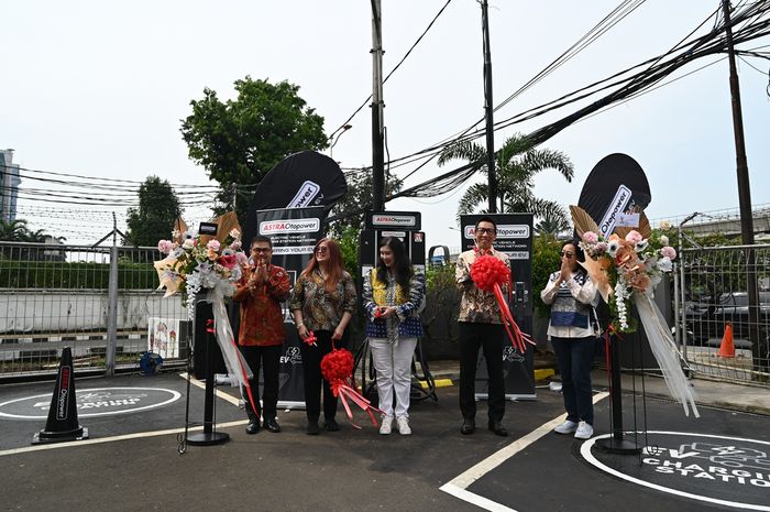 PT Astra Otoparts Tbk bekerjasama dengan KFC hadirkan Astra Otopower di gerai KFC MT Haryono