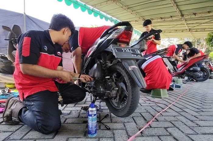 Servis Gratis yang digelar TEKIRO dan ITS Surabaya