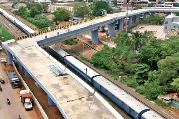 8 insinyur yang membangun flyover di India dipecat usai membuat jalan dengan tikungan 90 derajat