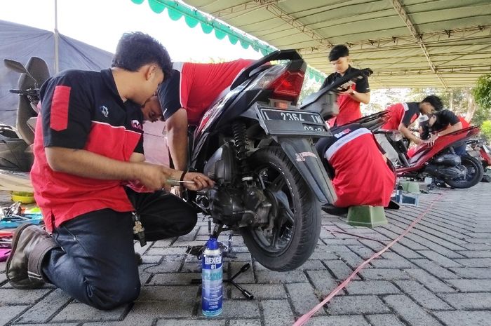 Tekiro gandeng  ITS Surabaya gelar pelatihan otomotifndan servis gratis
