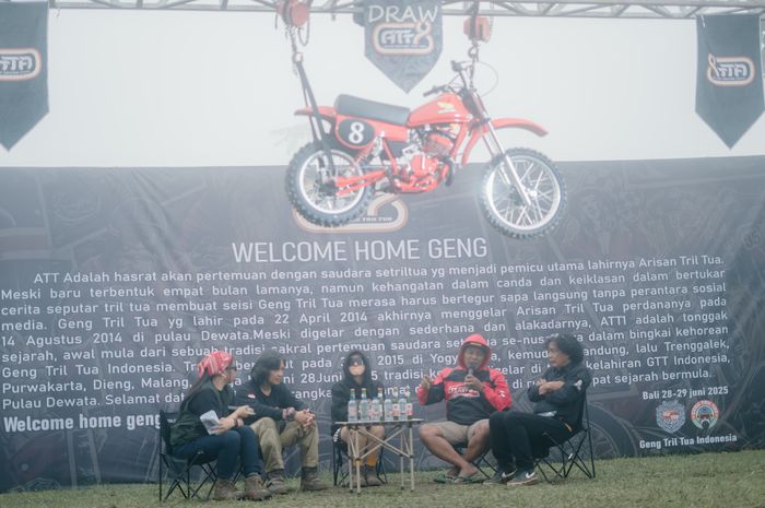 Gelaran Arisan Tril Tua di bali juga dihadiri aktor perempuan Indonesia, Poppy Sovia