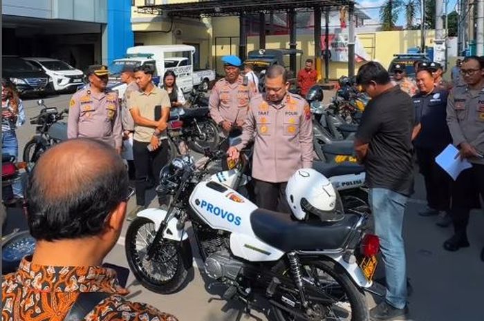 Motor dinas Yamaha RX-King 2006 yang masih dipakai hingga saat ini di Polres Tulungagung