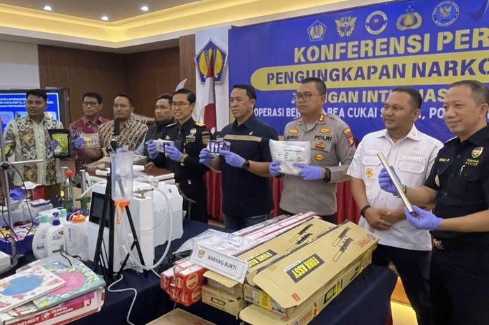 Bea Cukai tipe C Soekarno-Hatta bersama Polri dan BNN amankan benda-benda yang dipakai menyelundupkan narkotika