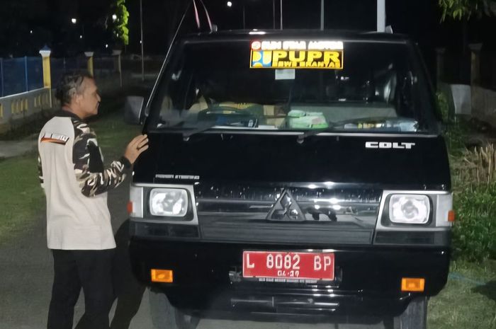 Mitsubishi L300 pelat merah L 8082 BP milik Balai Besar Wilayah Sungai (BBWS) Brantas di Pasirian, Lumajang, Jawa Timur sebelum hilang dicuri beserta STNK