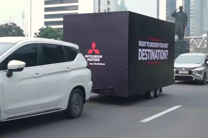Ditarik Xpander, mystery box Mitsubishi diajak keliling Jakarta. Konsumen sudah bisa pesan