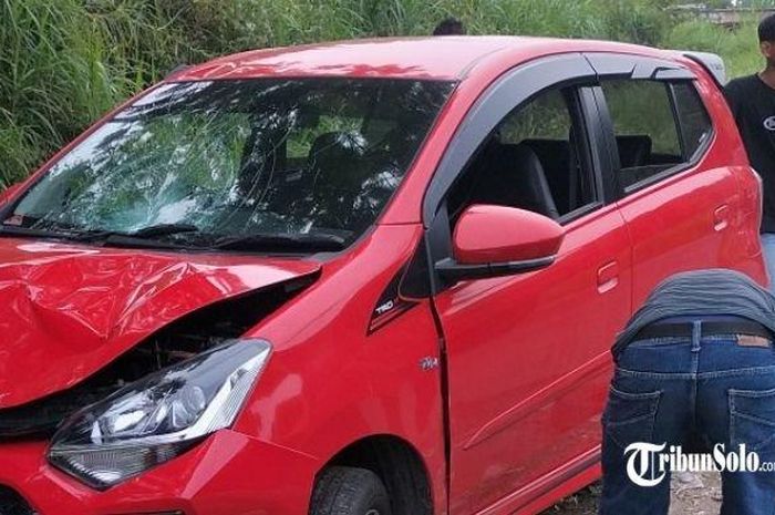 Toyota Agya babak belur usai terlibat adu banteng dengan Honda BeAT di Boyolali