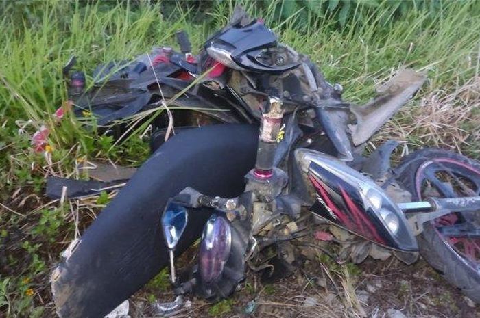 Yamaha Jupiter Z babak belur dihantam kereta api di Padang Pariaman