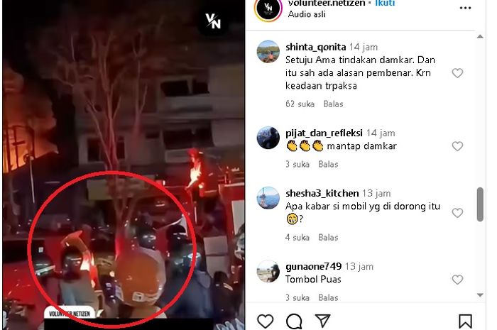 Mobil pemadam kebakaran dorong LCGC merah yang dibawa emak-emak karena menghalangi jalan