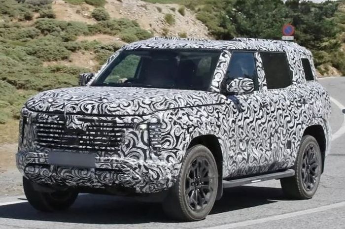 penampakan SUV baru Mitsubishi yang dirumorkan sebagai Pajero Sport anyar