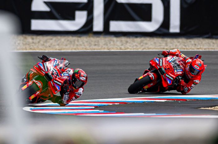 Pecco Bagnaia rebut pole position dari tangan Marc Marquez di kualifikasi MotoGP Ceko 2025