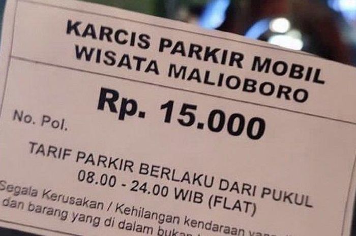 Karcis parkir ilegal yang diberikan juru parkir non resmi di kawasan Malioboro, Yogyakarta
