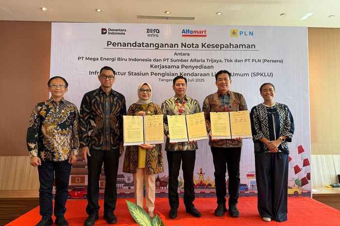 MEBI, PLN dan Alfamart bekerja sama membuat infrastruktur kendaraan listrik nasional