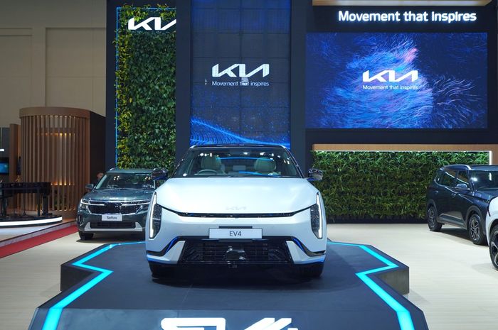 Kia hadirkan line produk lengkap di GIIAS 2025, termasuk sedan listrik EV4