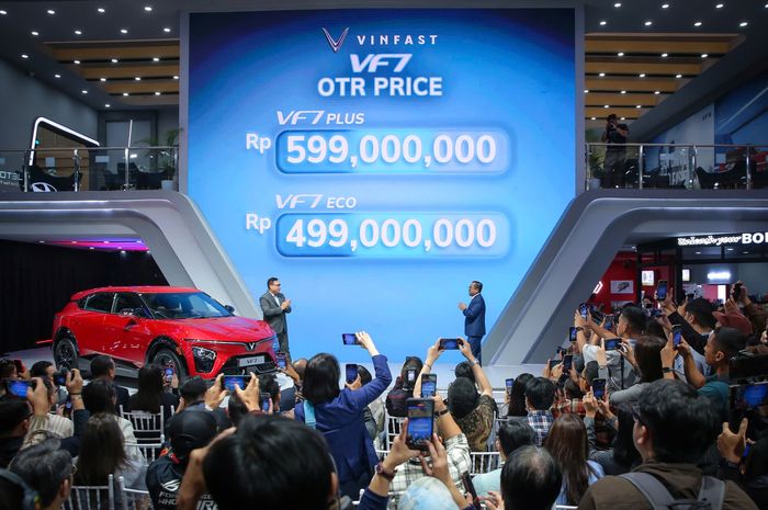 VinVast VF7 diluncurkan di GIIAS dengan banderol mulai Rp 499 jutaan