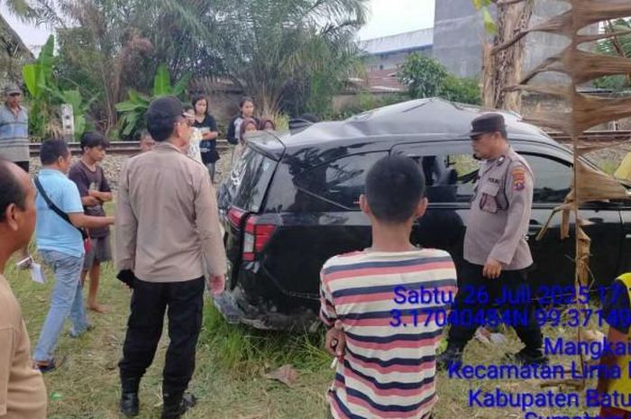 Toyota Calya ringsek usai dihantam kereta api, 3 tewas dan 7 luka-luka