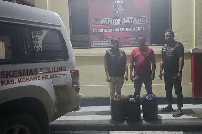 Ambulans dipakai mengangkut BBM ilegal 