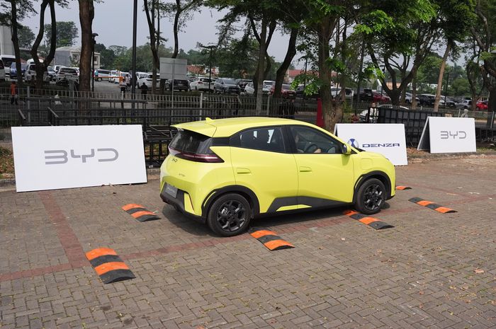 BYD Atto 1 memiliki dimensi compact yang cocok untuk perkotaan dan parkir sempit