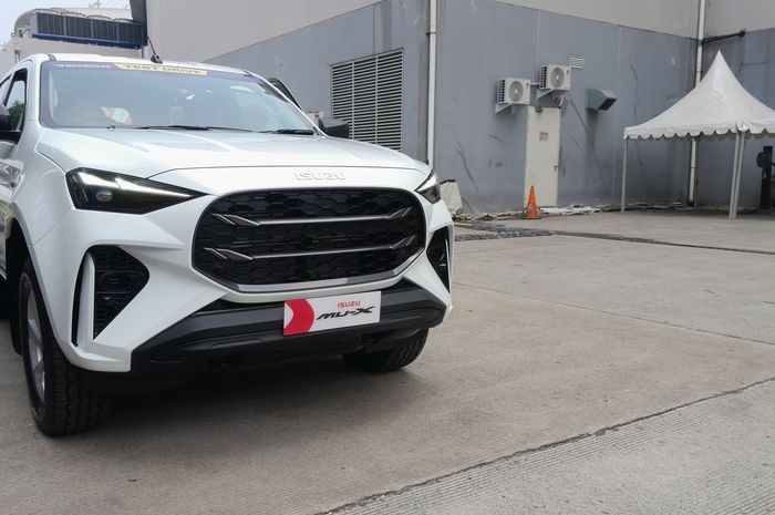 Test drive Isuzu New MU-X 4 WD di GIIAS 2025 