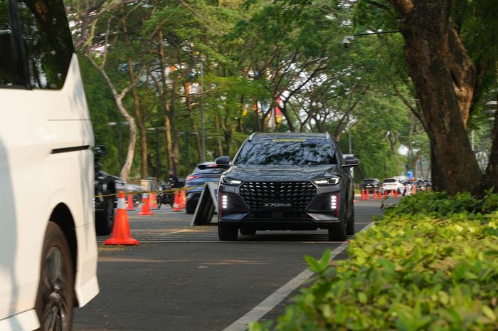 Test drive mobil-mobil baru di GIIAS 2025