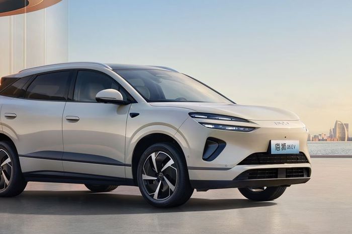 penampakan mobil baru BYD Sealion 06 yang meluncur di China