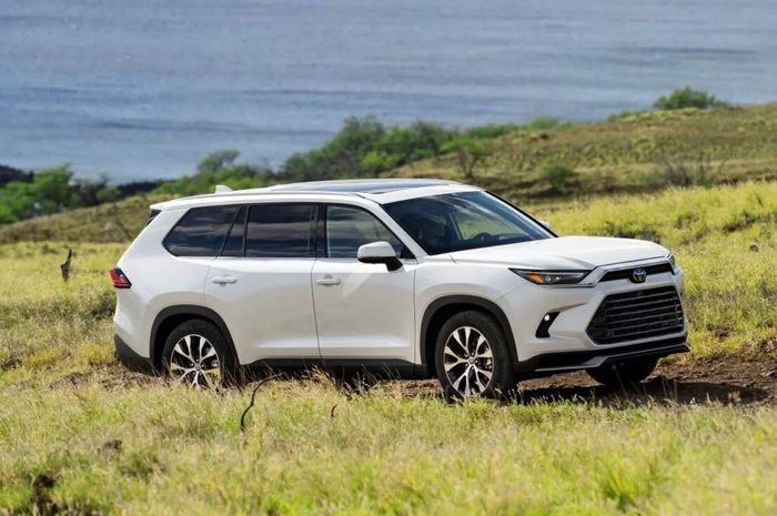 penampakan Toyota Grand Higlander 2026, kakak Kijang Innova Zenix yang dipasarkan di Amerika Serikat