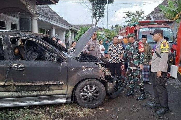 Daihatsu Terios habis dilalap api yang harusnya dipakai masak makanan
